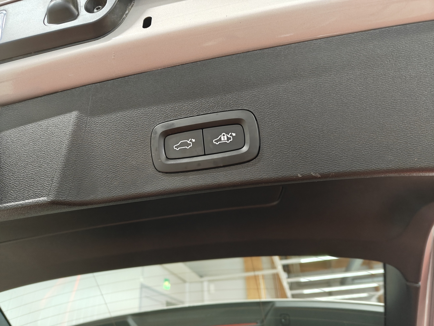 VOLVO XC40 2024