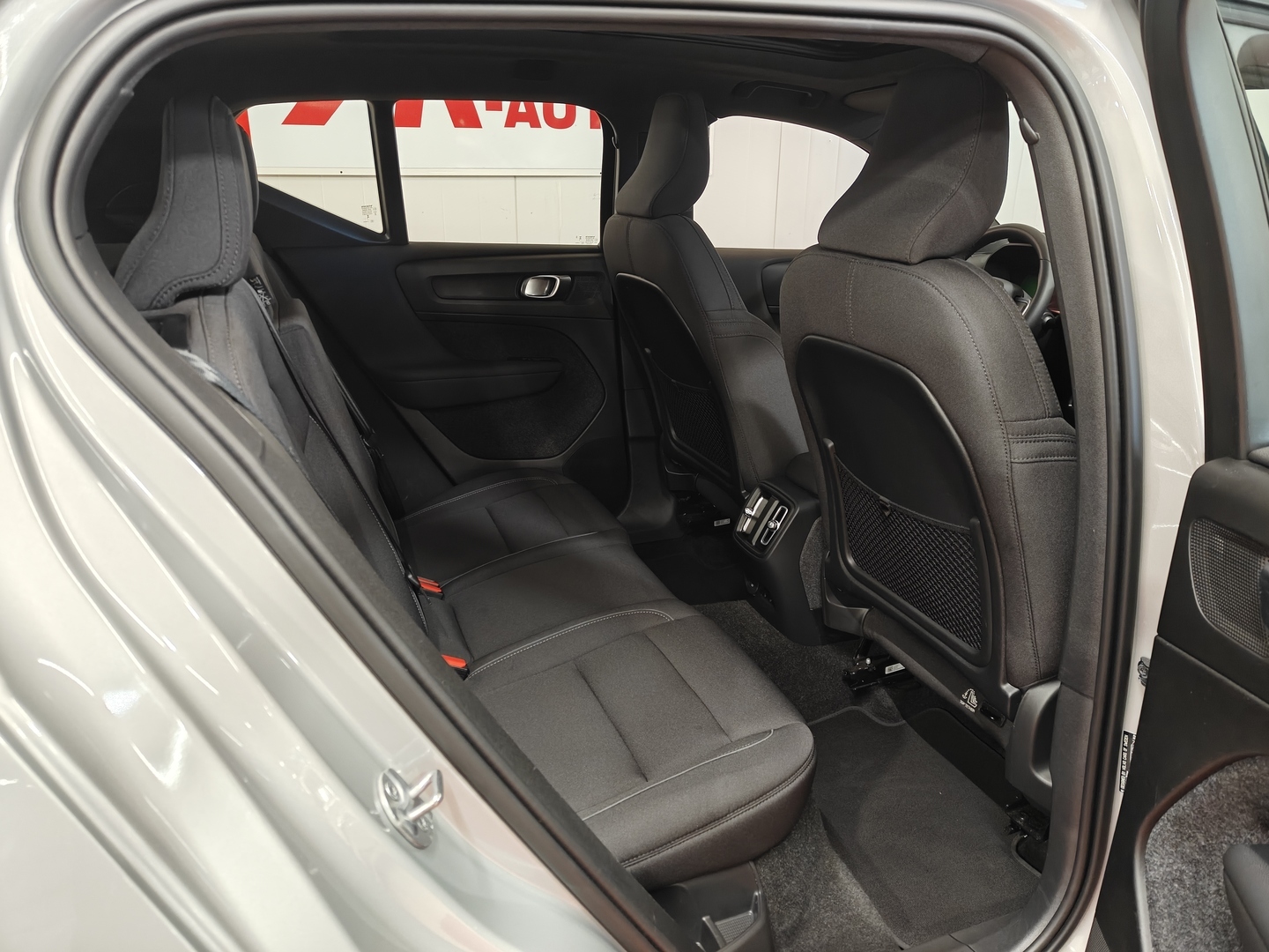 VOLVO XC40 11