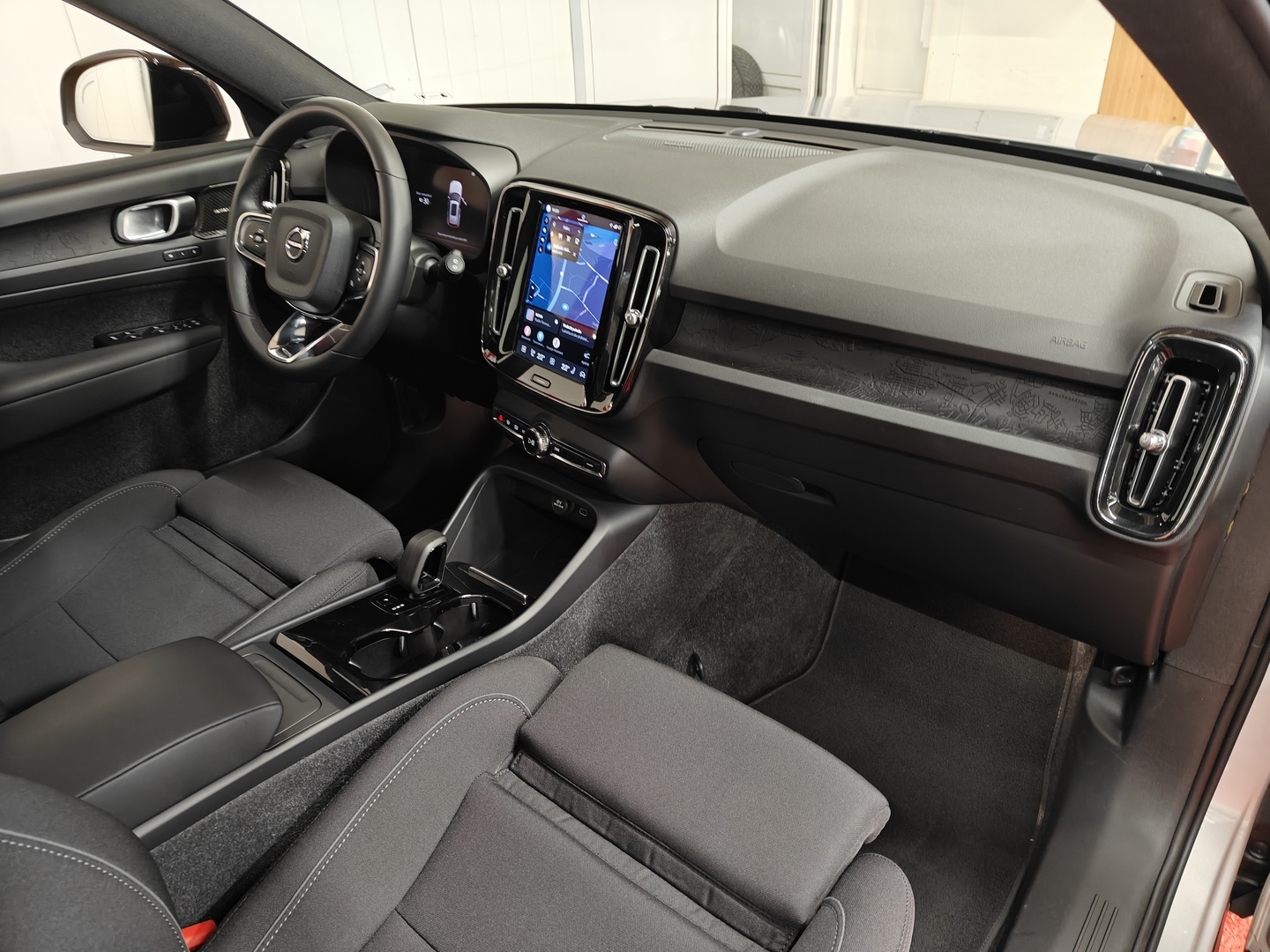 VOLVO XC40 13