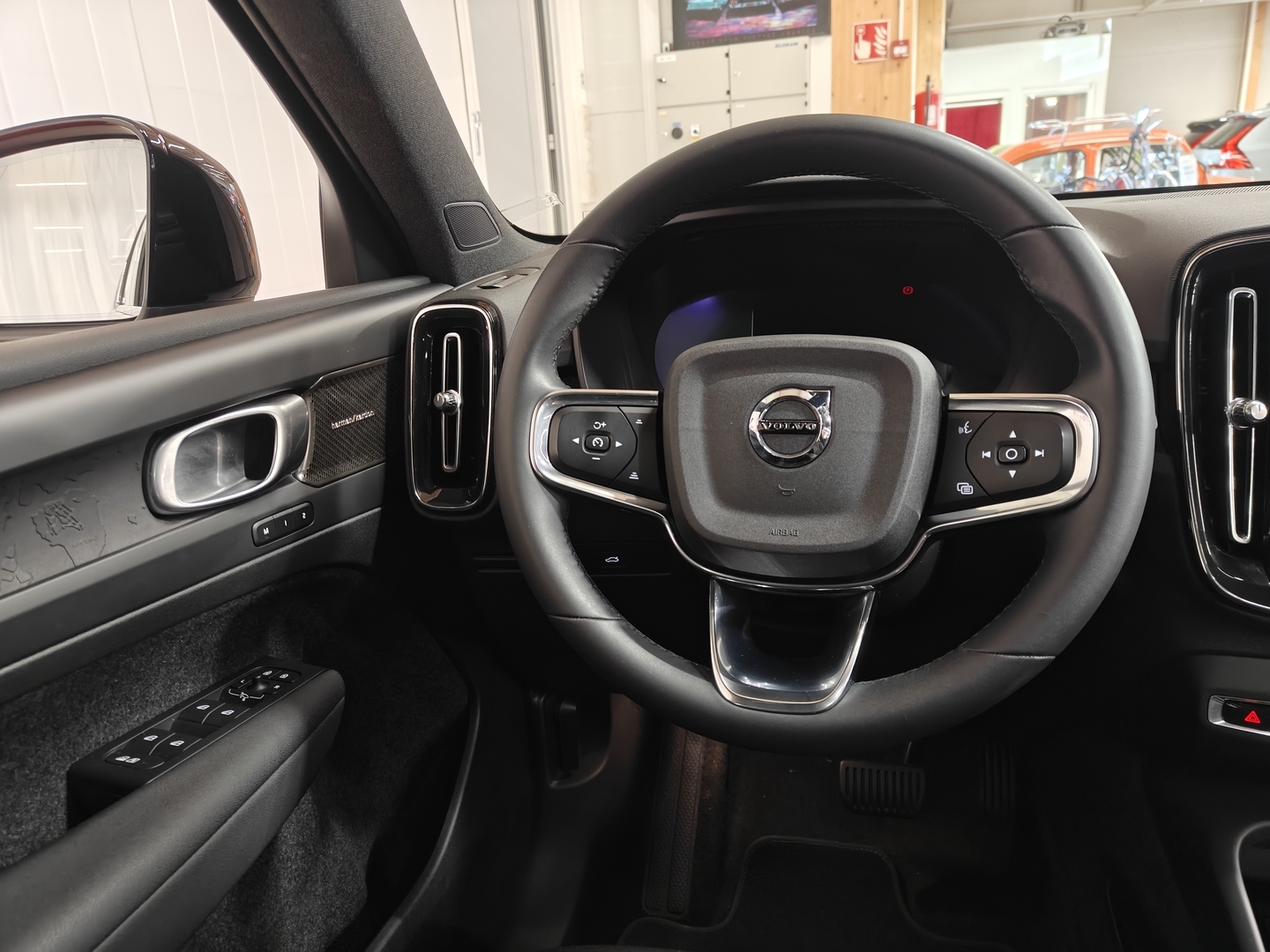 VOLVO XC40 17