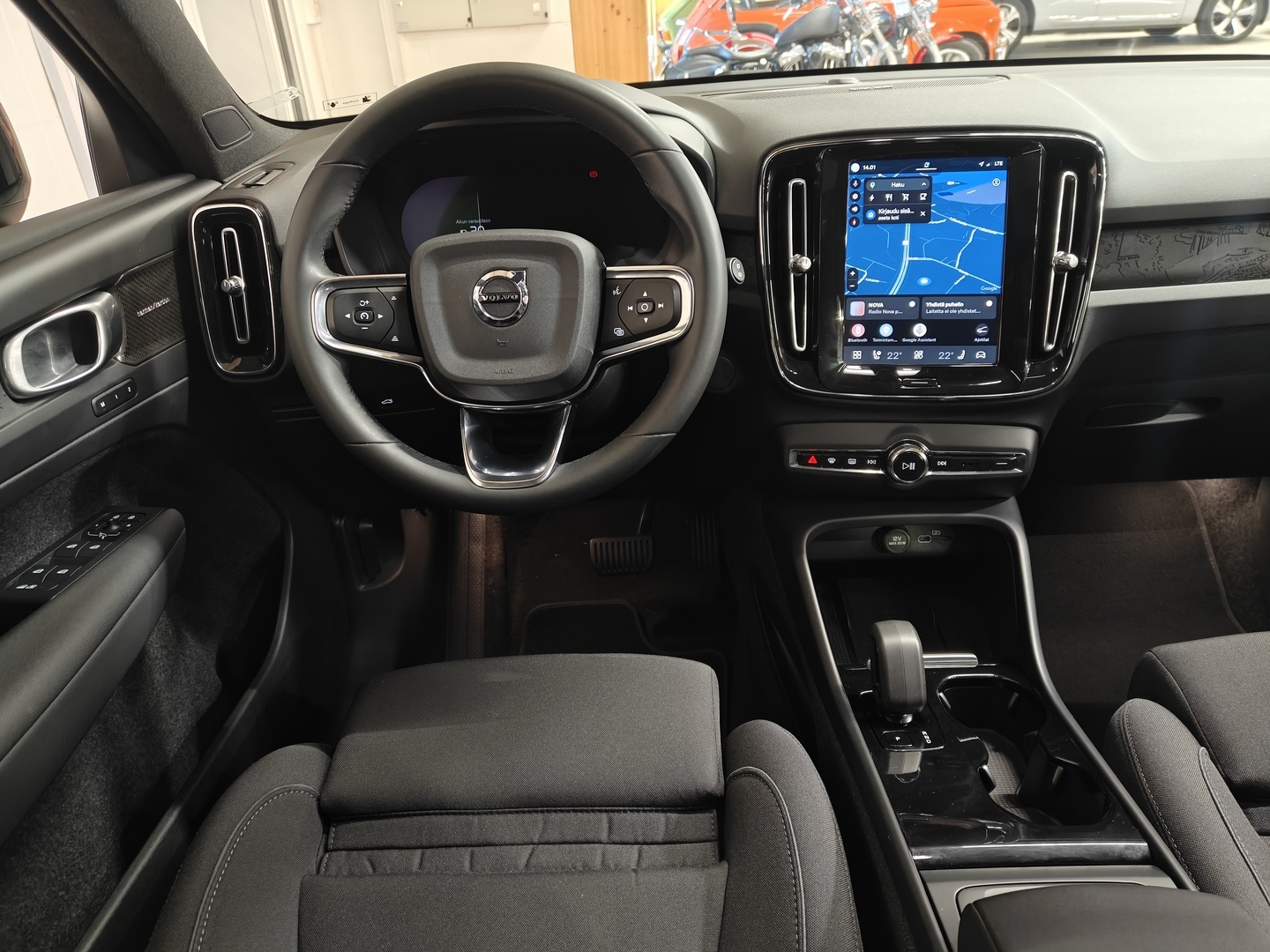 VOLVO XC40 18