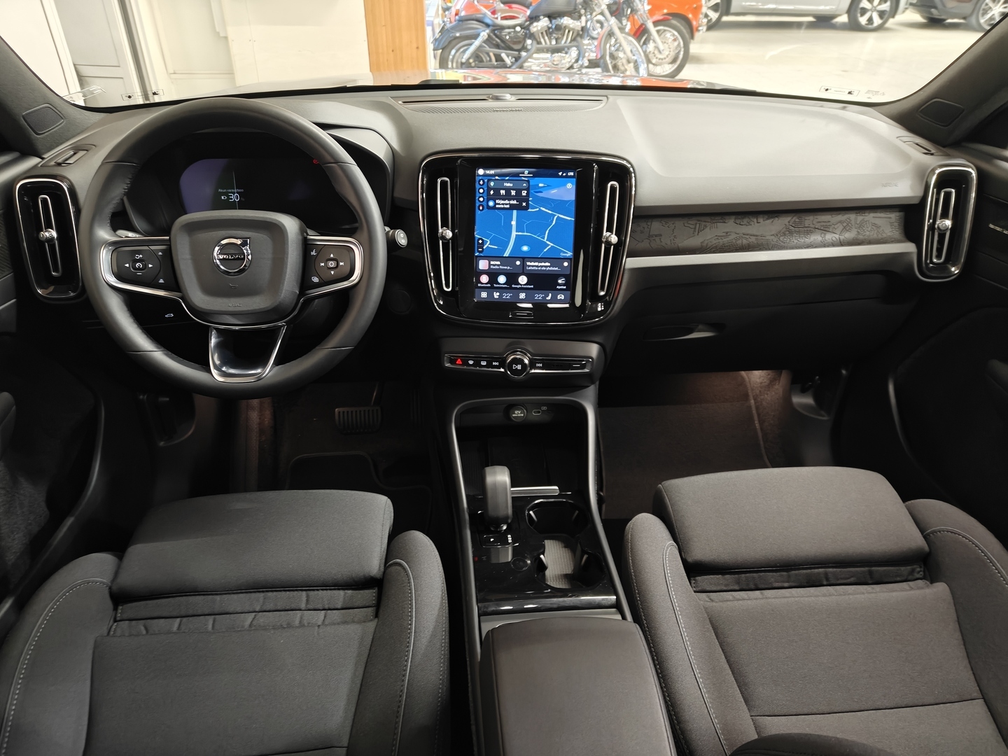 VOLVO XC40 19