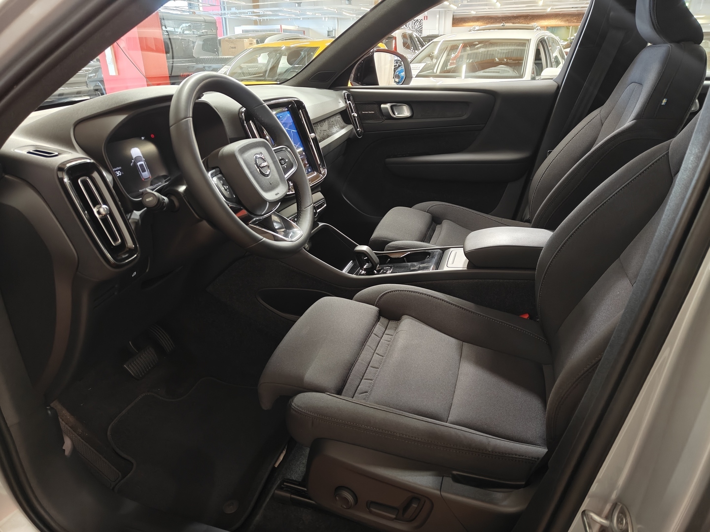 VOLVO XC40 21