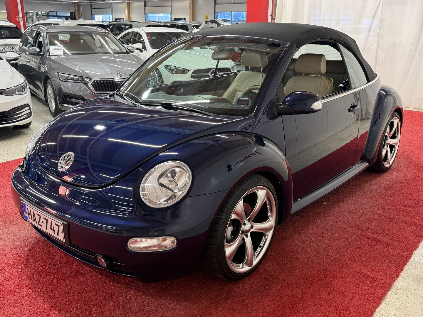 VOLKSWAGEN New Beetle 2004