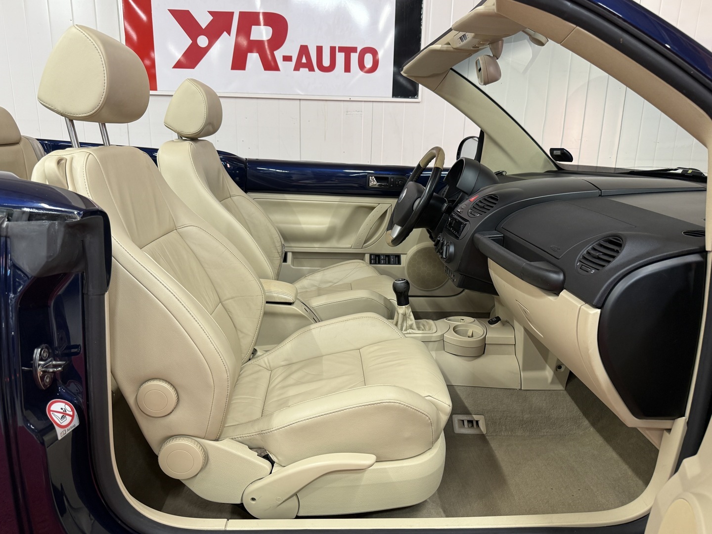 VOLKSWAGEN New Beetle 2004