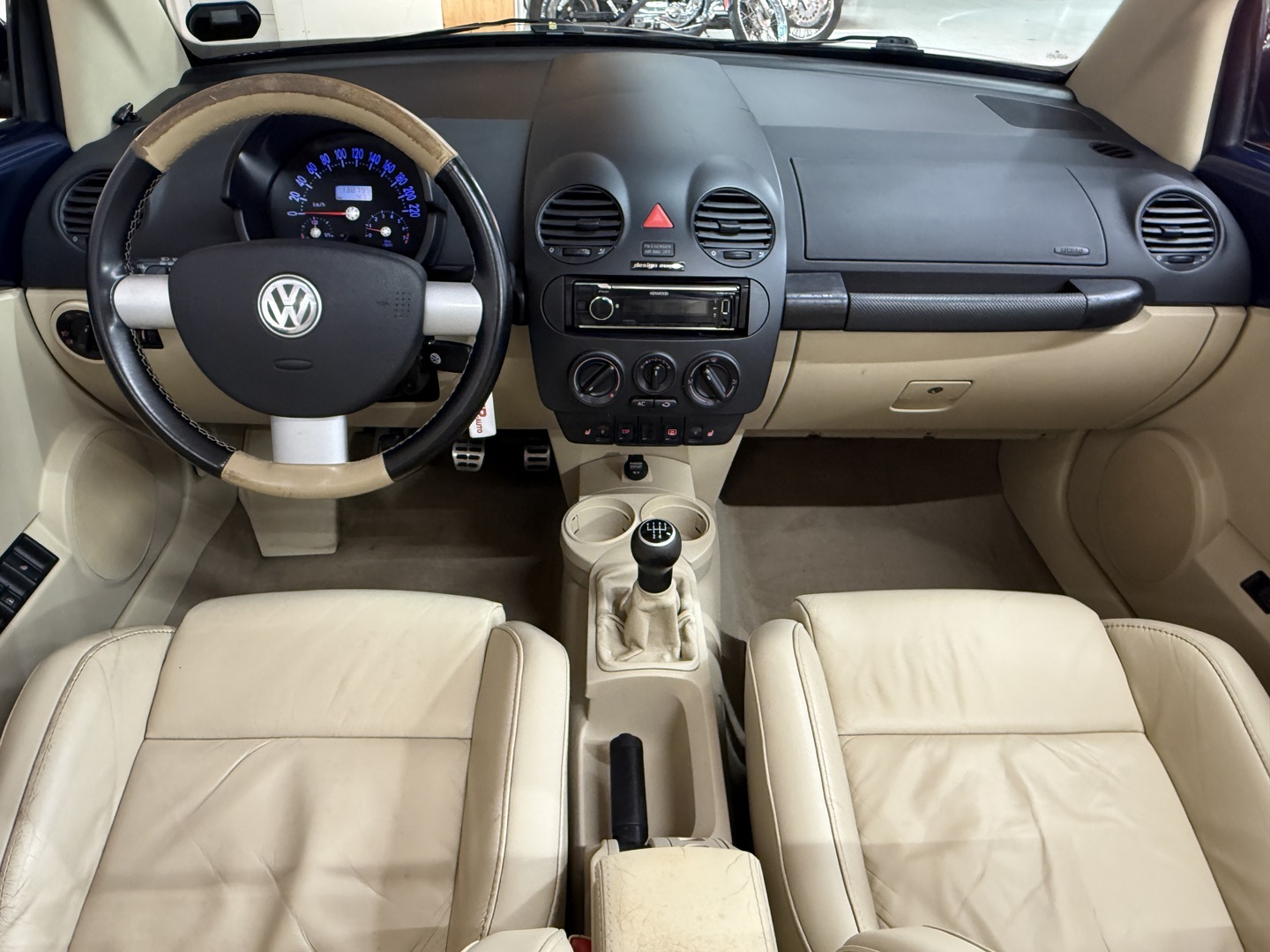 VOLKSWAGEN New Beetle 2004