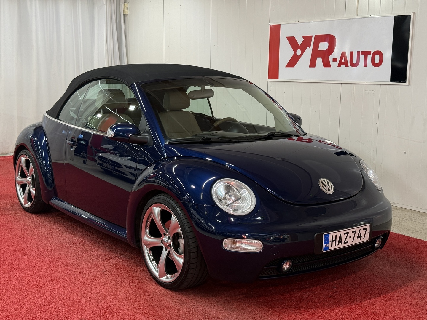 VOLKSWAGEN New Beetle 2004