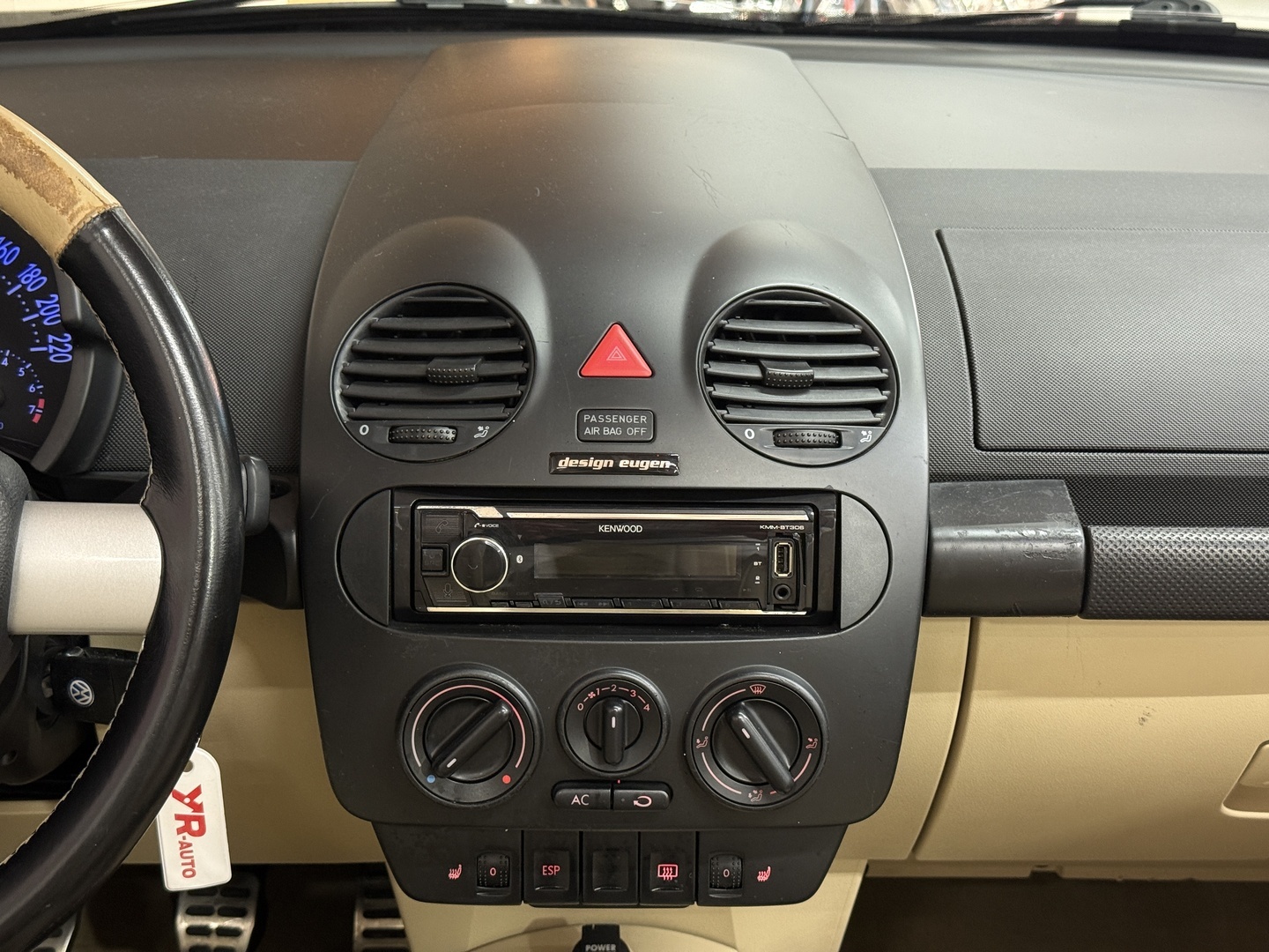 VOLKSWAGEN New Beetle 2004