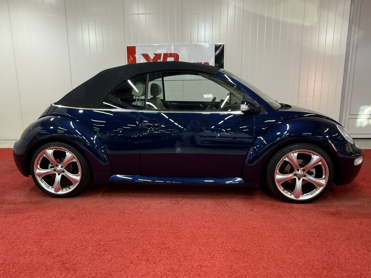 VOLKSWAGEN New Beetle 2004