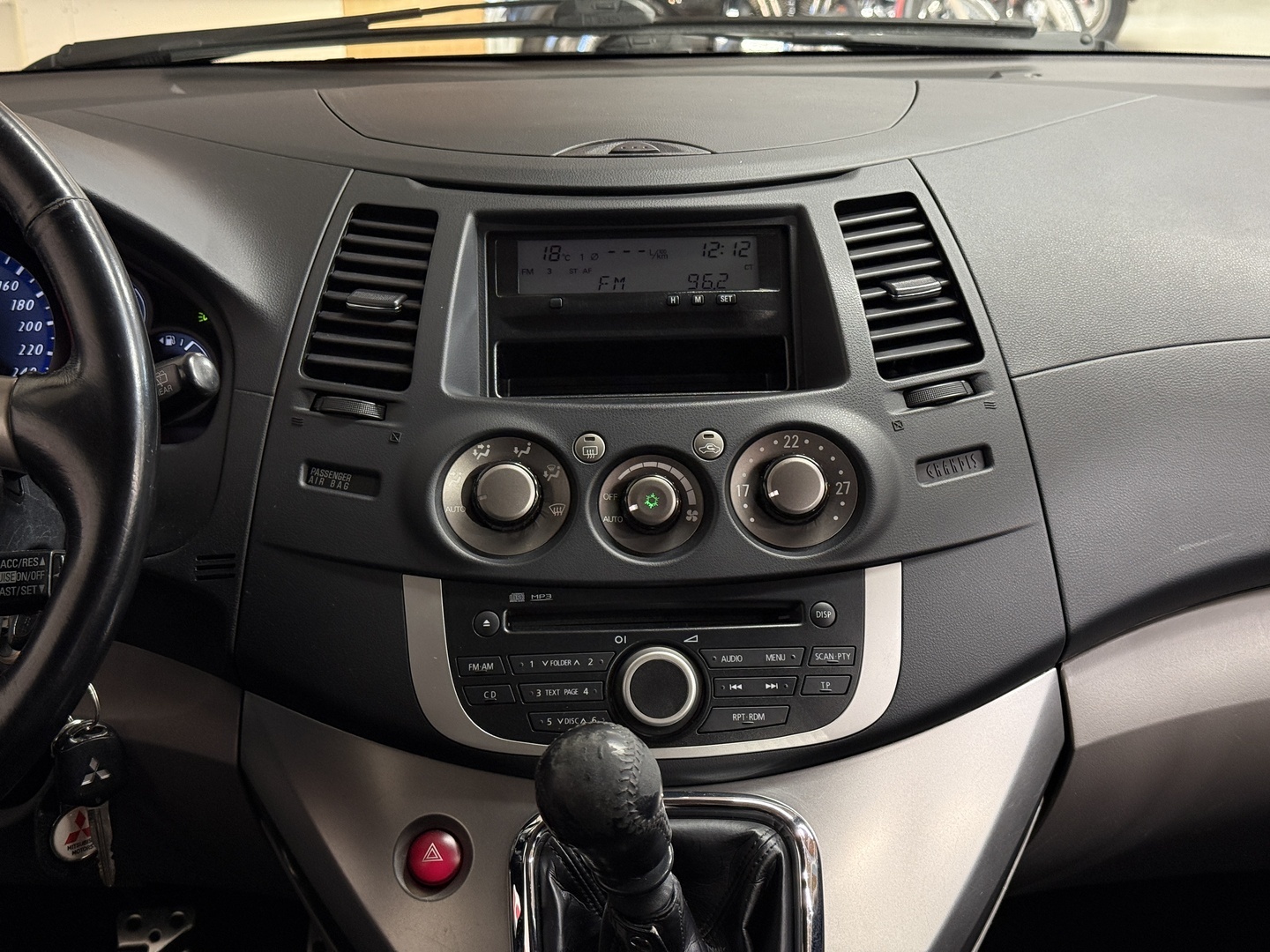 MITSUBISHI Grandis 2009