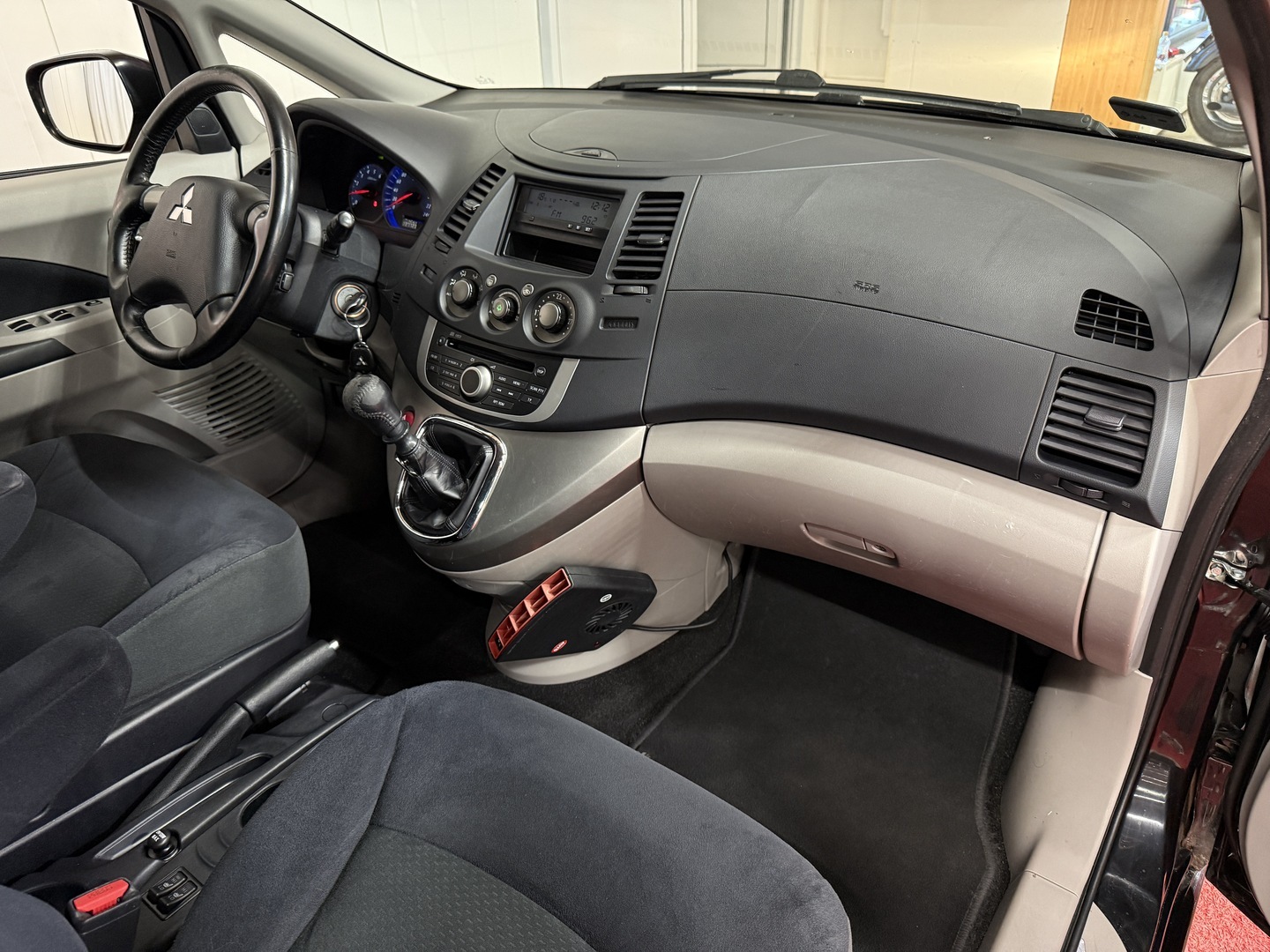 MITSUBISHI Grandis 2009