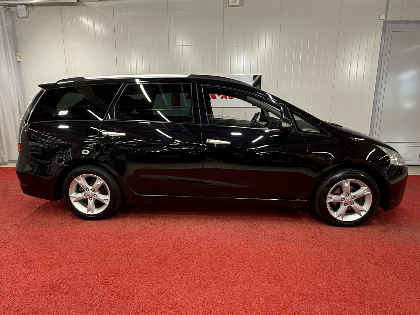 MITSUBISHI Grandis 2009