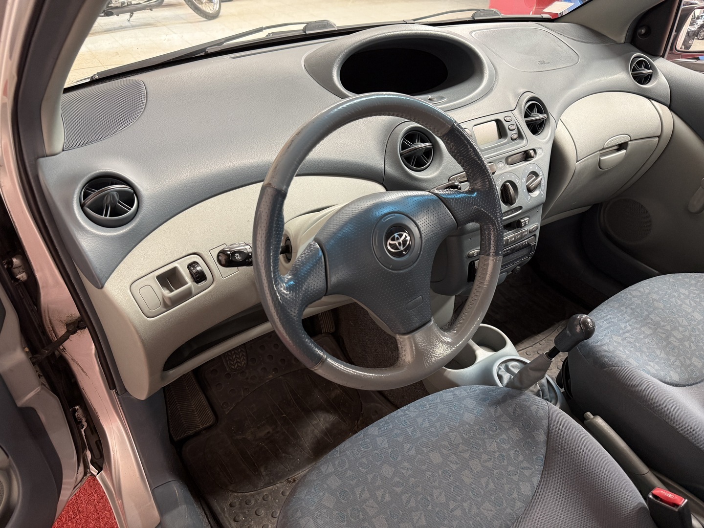 TOYOTA Yaris 2001