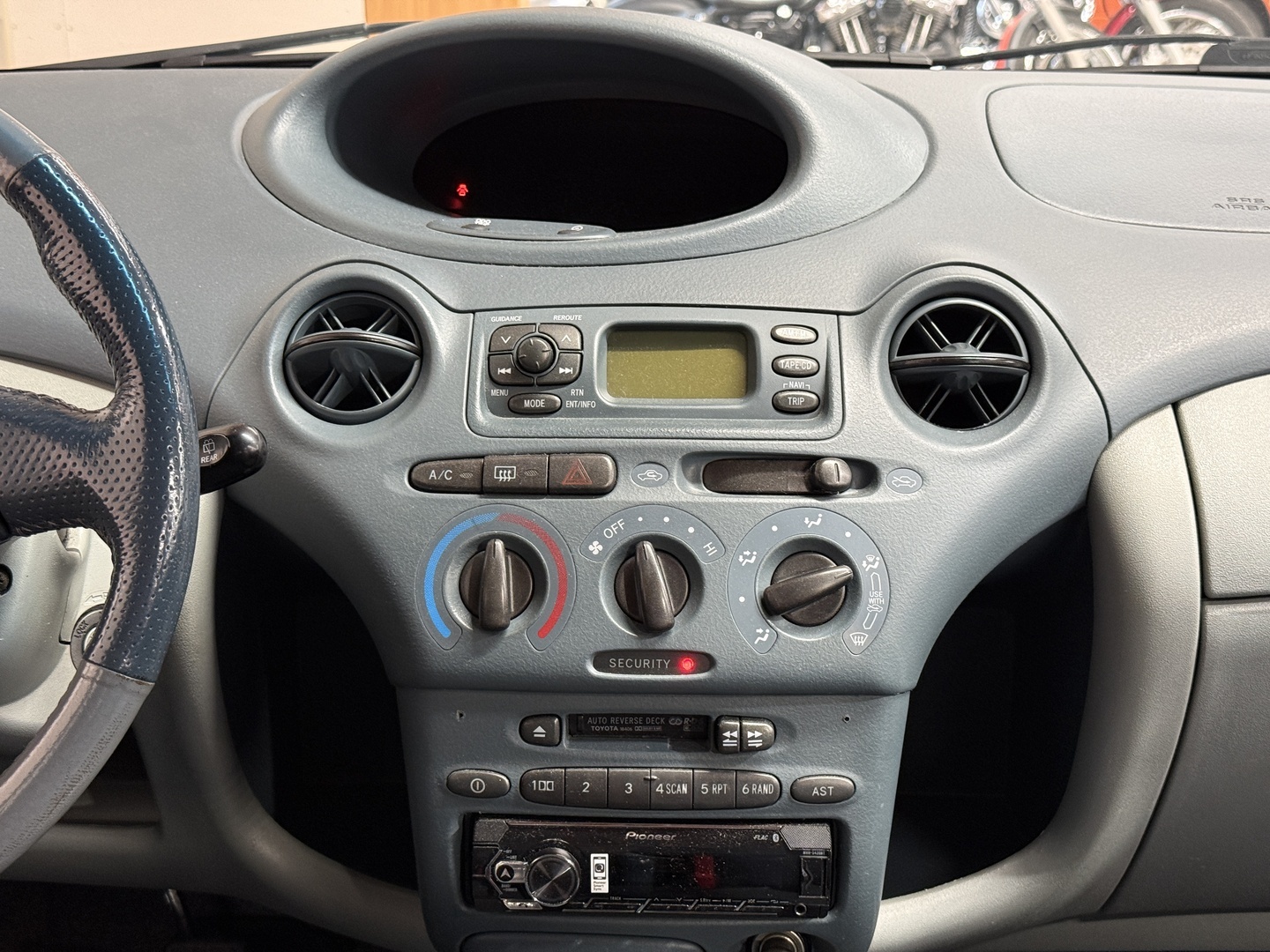 TOYOTA Yaris 2001