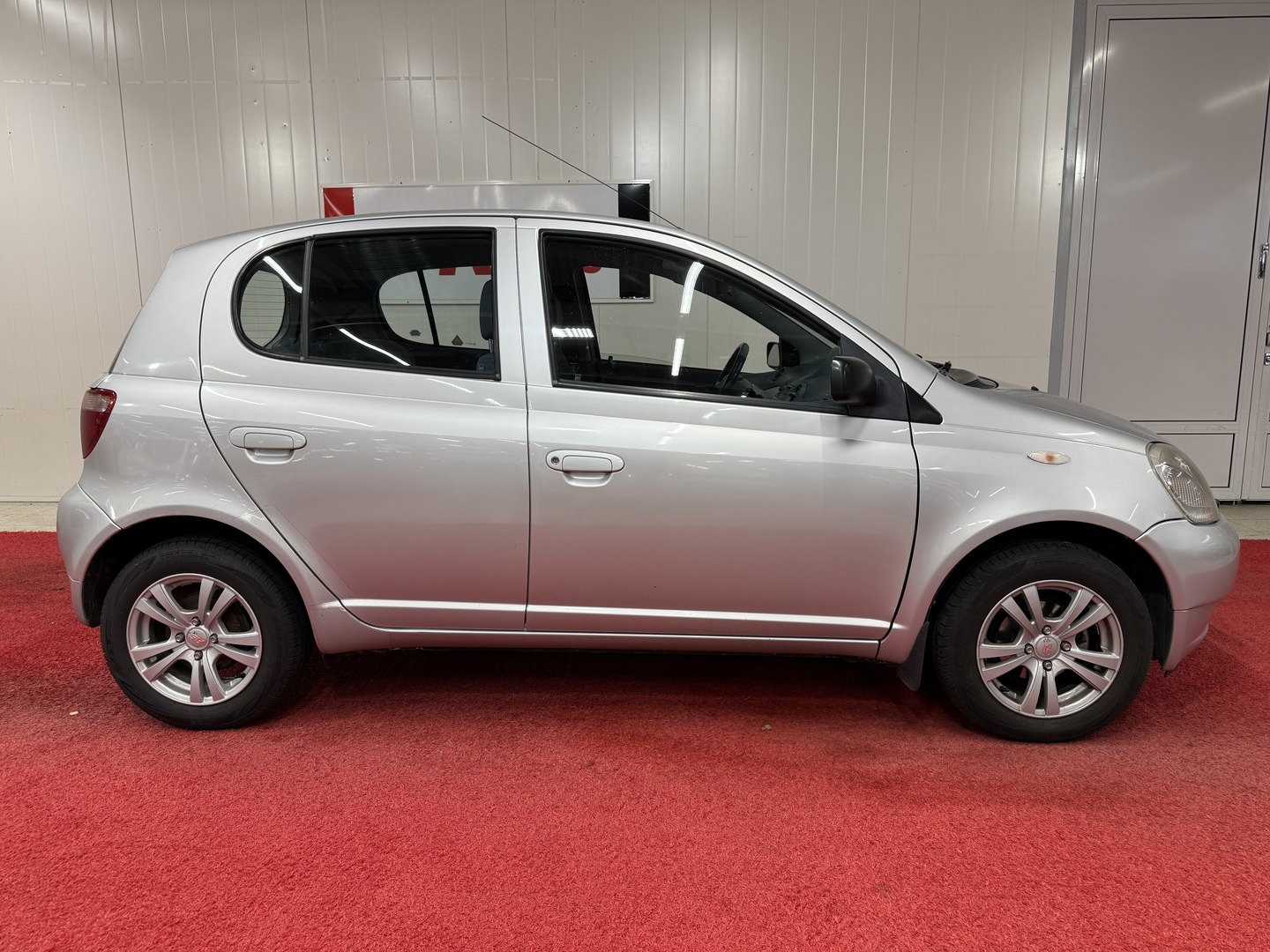 TOYOTA Yaris 2001