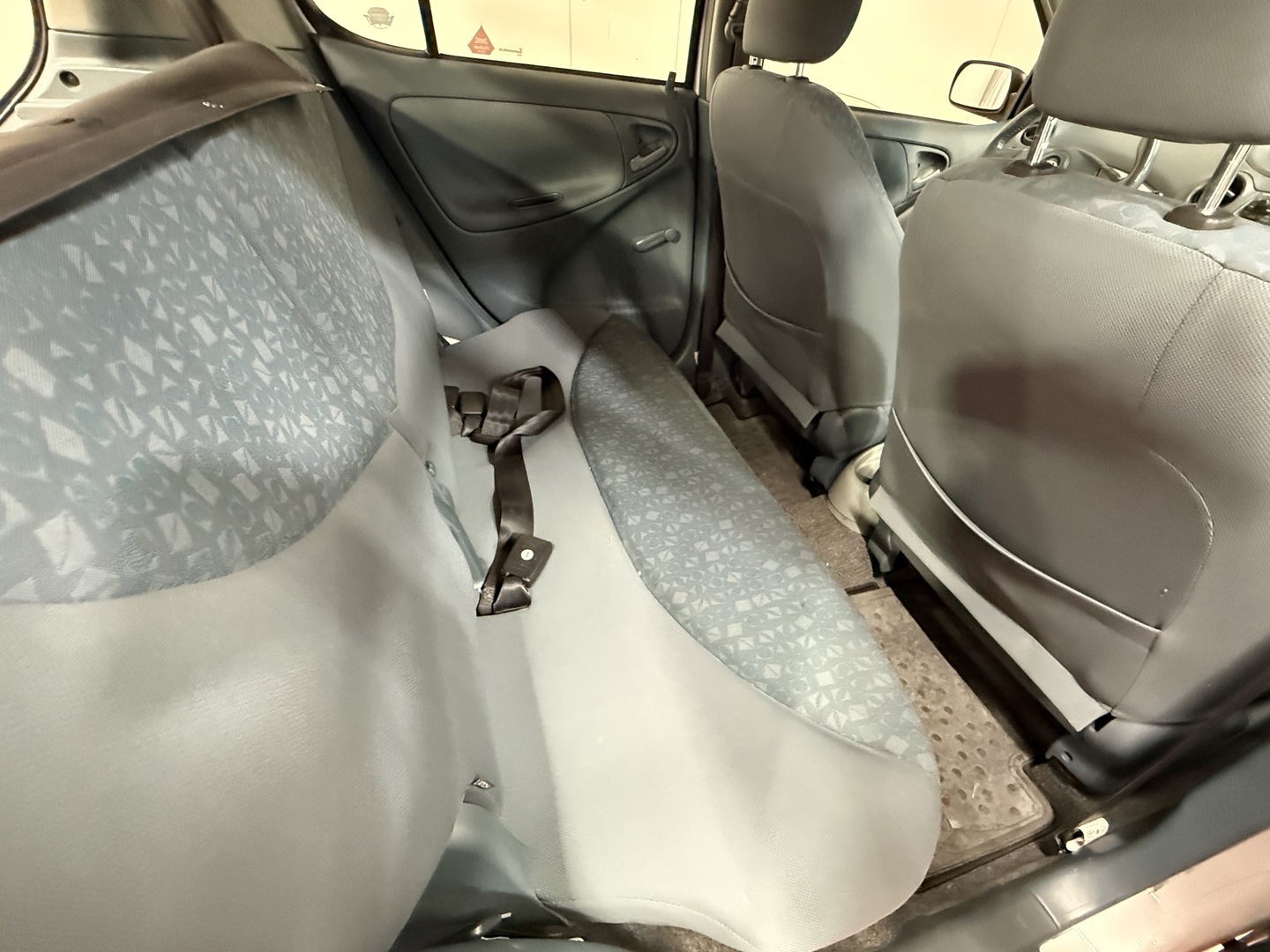 TOYOTA Yaris 2001
