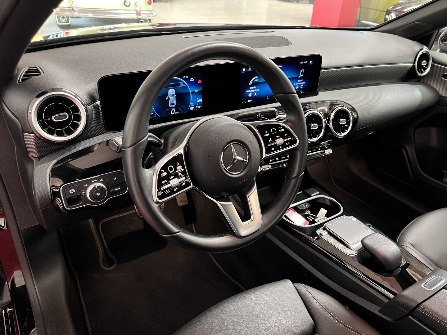 MERCEDES-BENZ A 2022