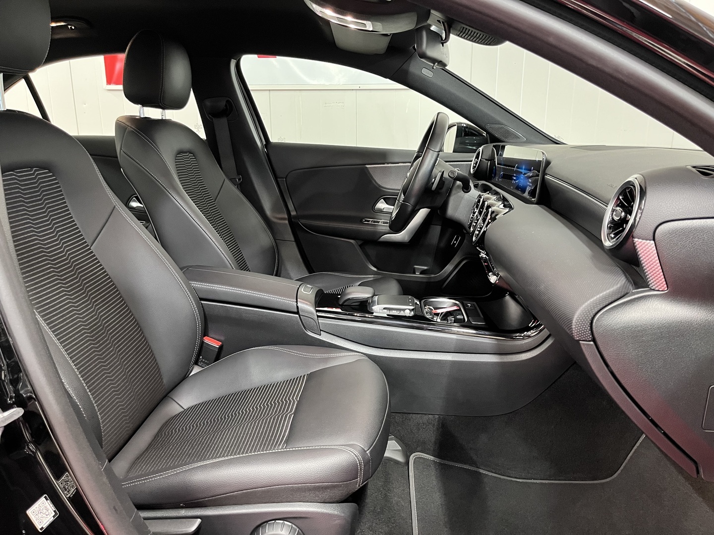 MERCEDES-BENZ A 2022