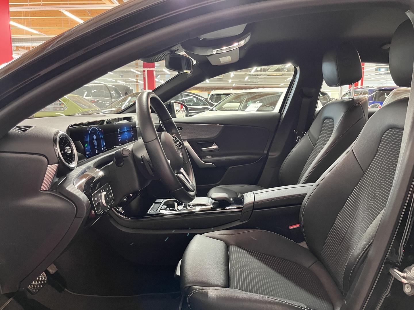 MERCEDES-BENZ A 2022