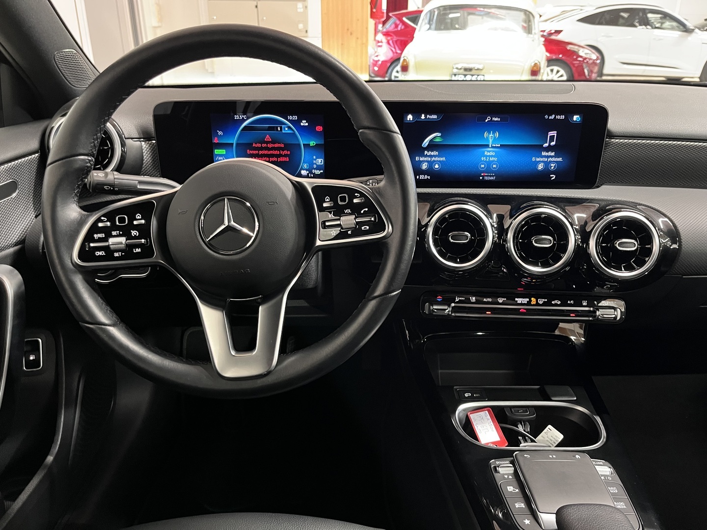 MERCEDES-BENZ A 2022