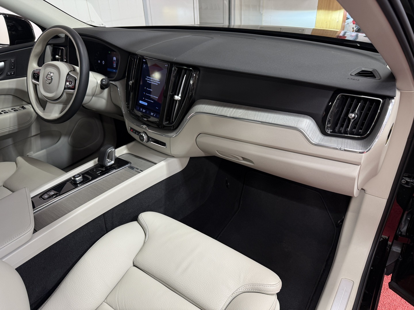 VOLVO XC60 2023