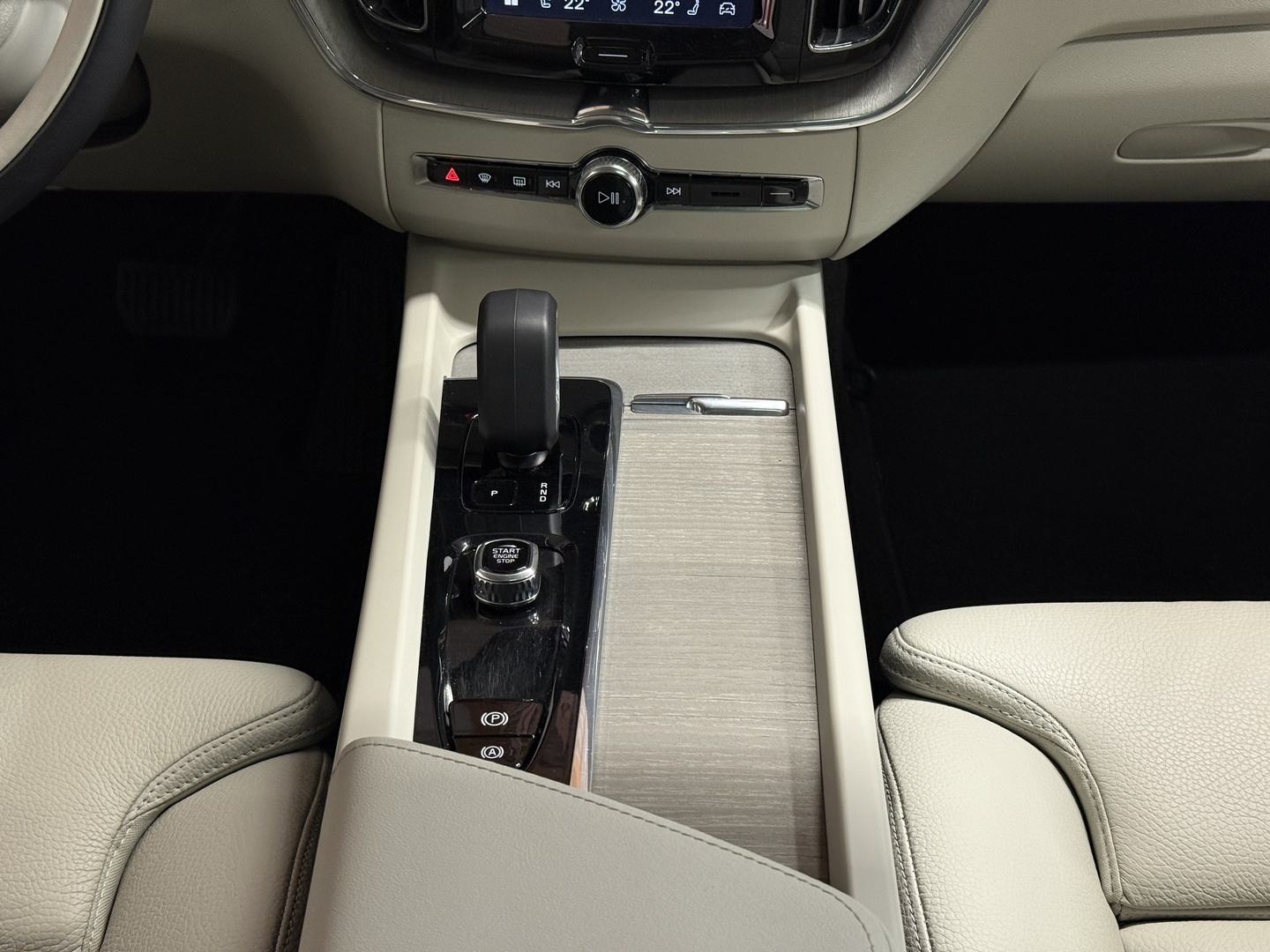 VOLVO XC60 2023