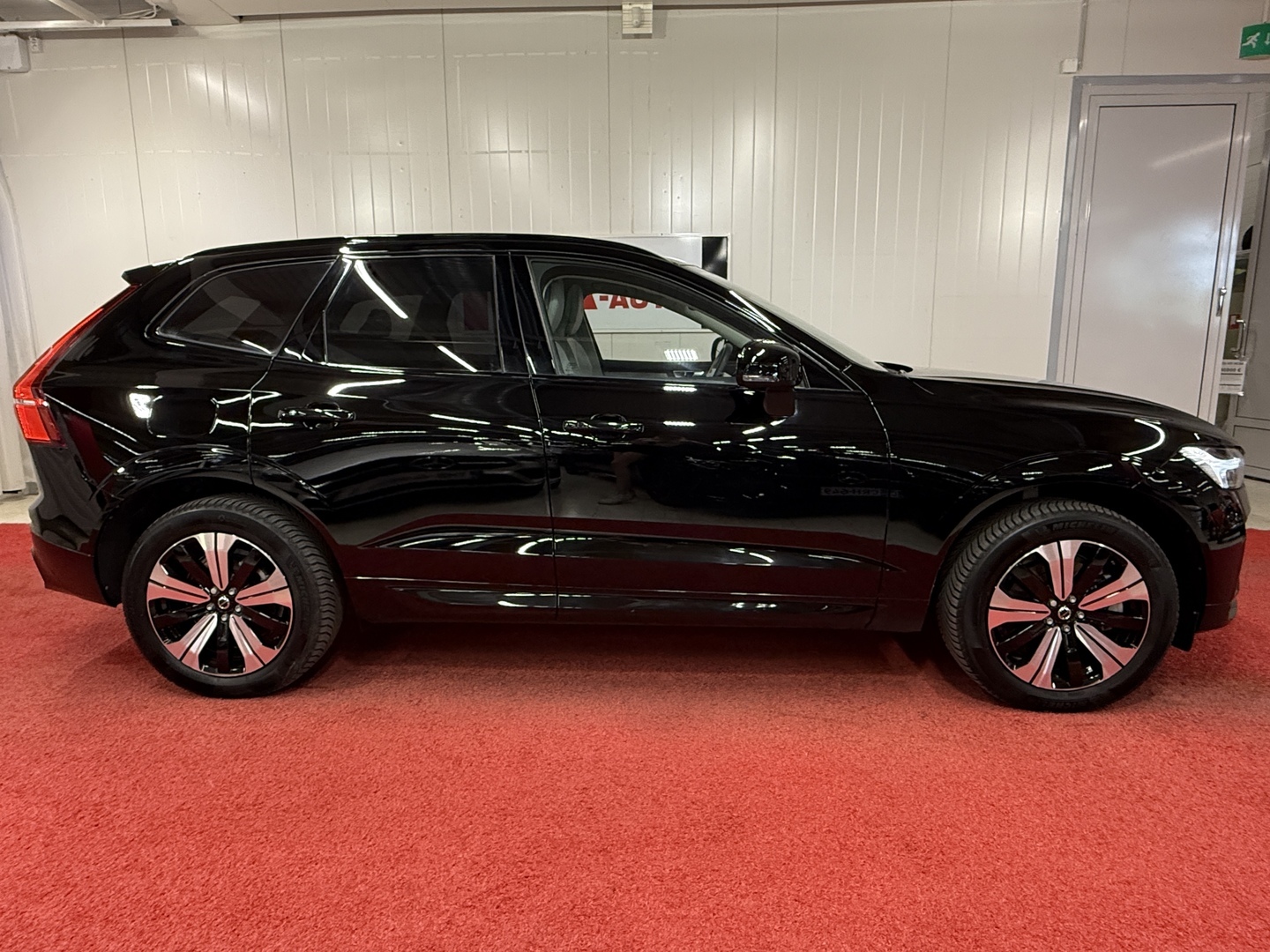 VOLVO XC60 2023
