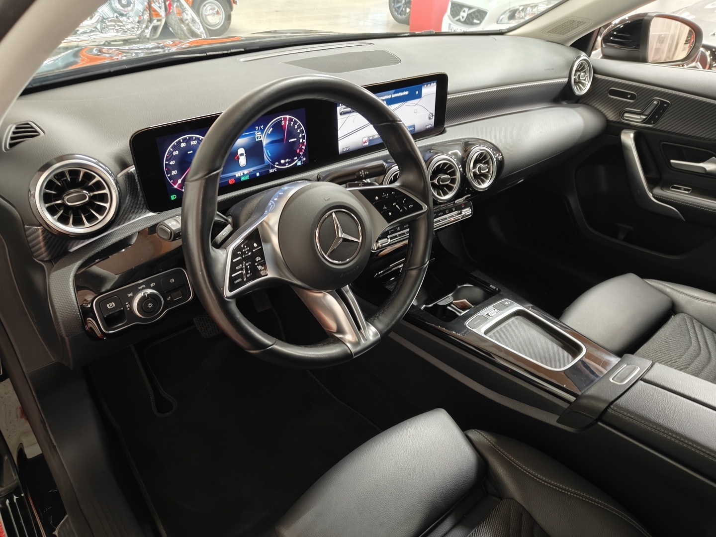 MERCEDES-BENZ A 2023