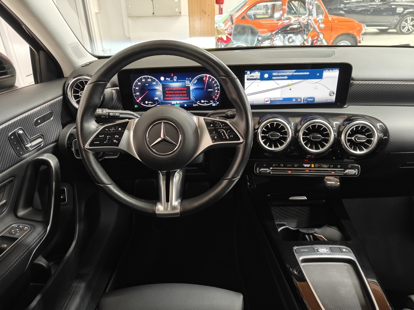 MERCEDES-BENZ A 2023