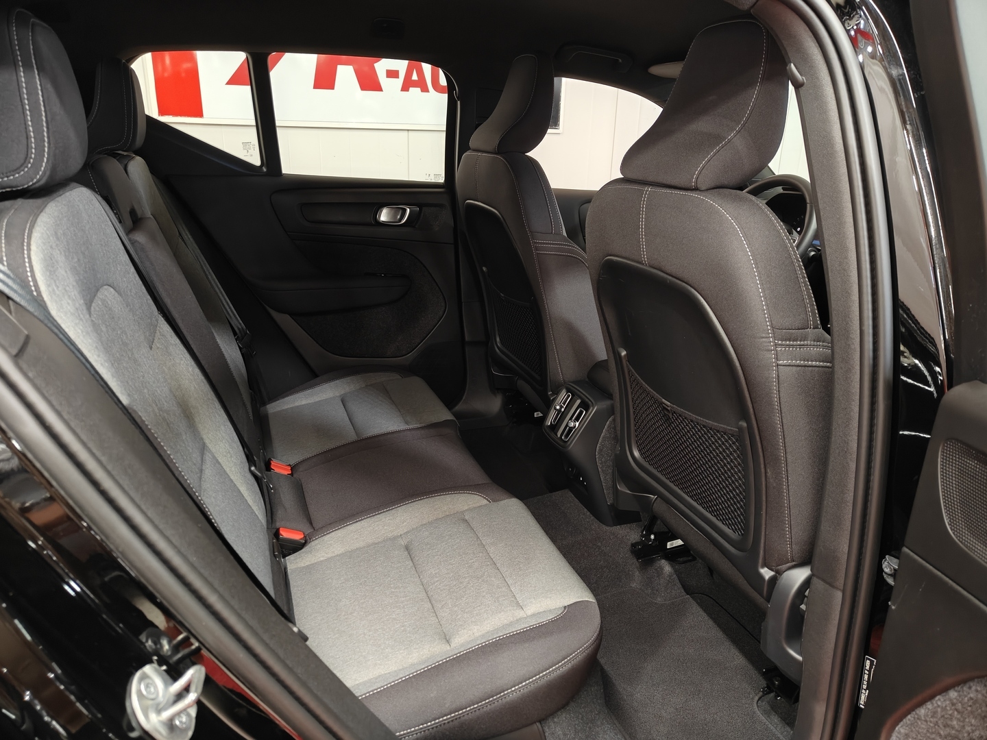 VOLVO XC40 10