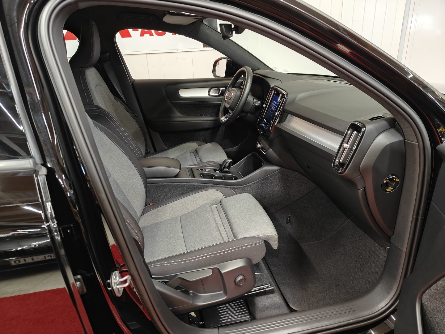 VOLVO XC40 11