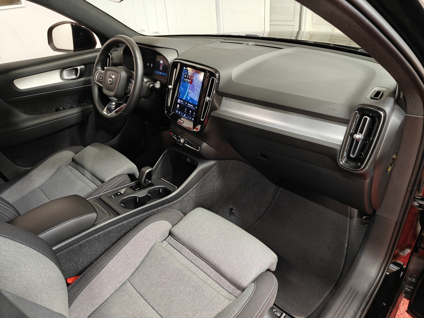 VOLVO XC40 12