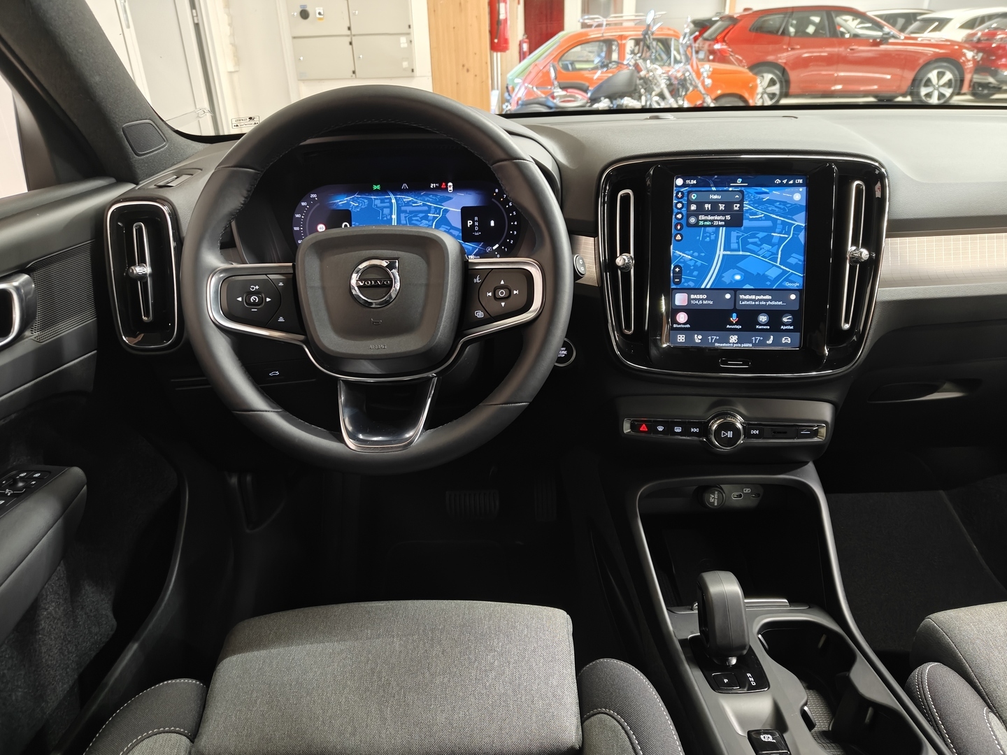 VOLVO XC40 16