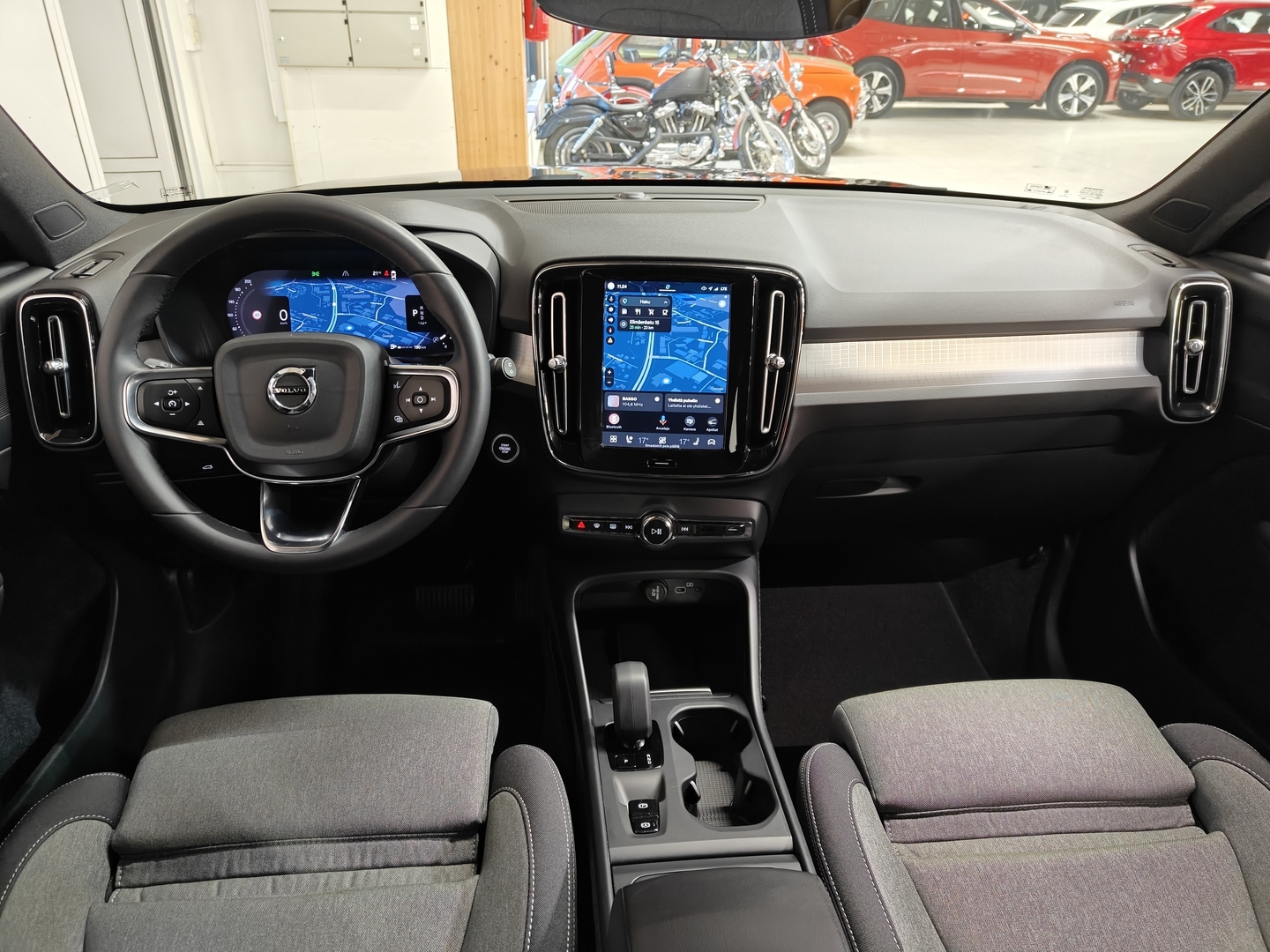 VOLVO XC40 17