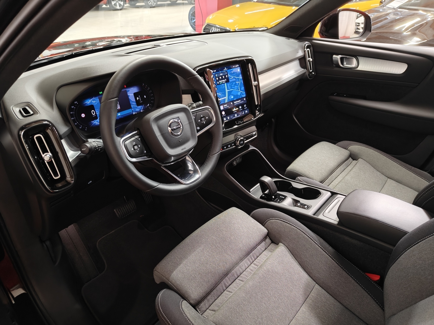 VOLVO XC40 18