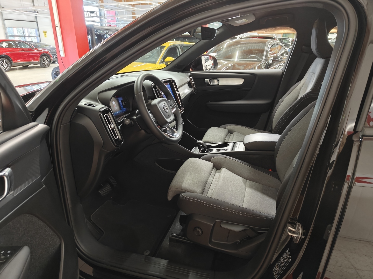 VOLVO XC40 19
