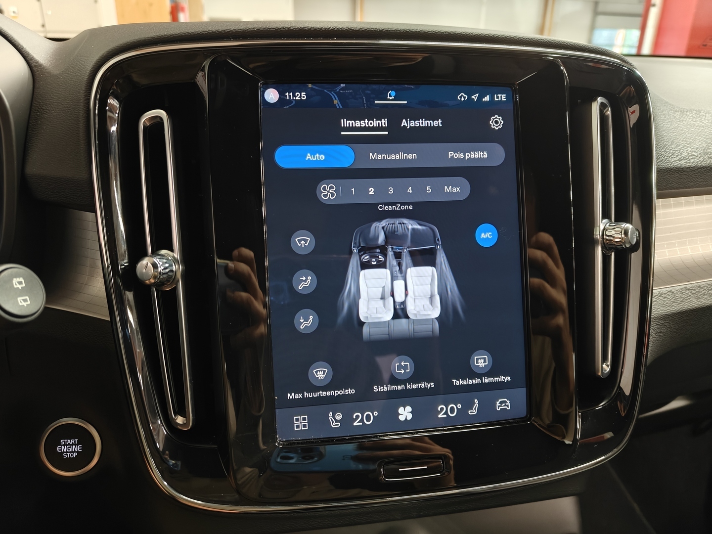 VOLVO XC40 25