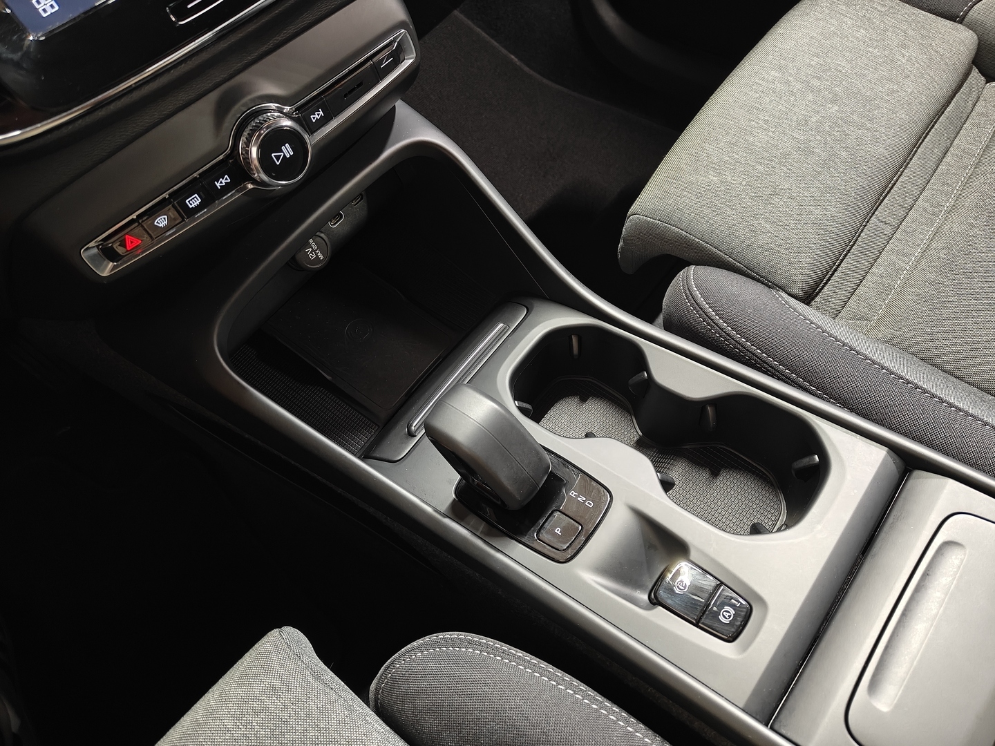 VOLVO XC40 28