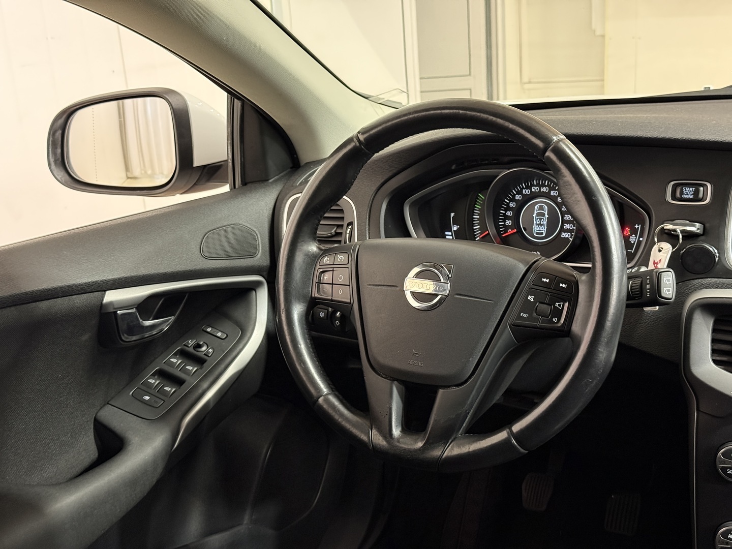 VOLVO V40 2013