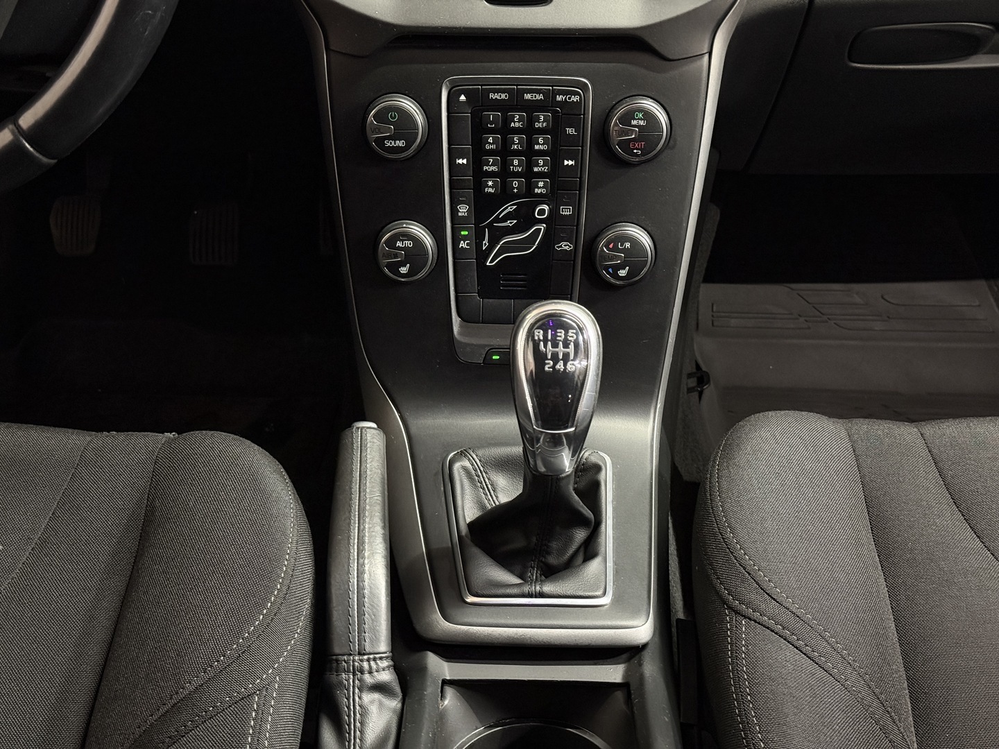 VOLVO V40 2013