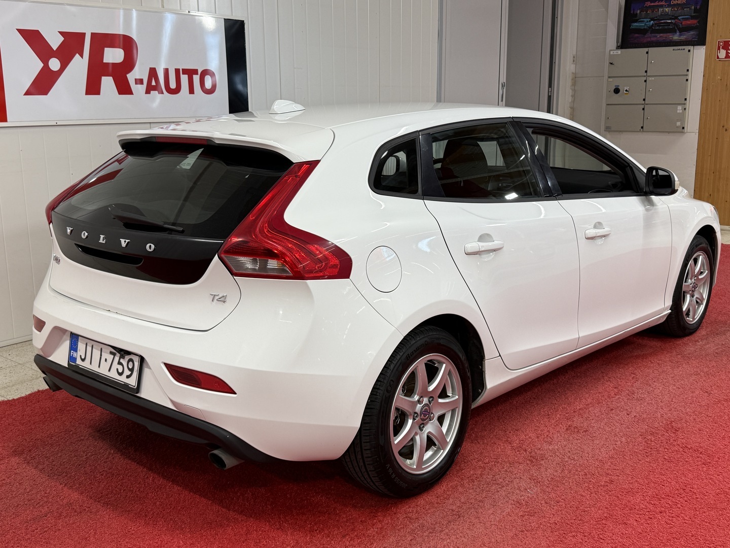 VOLVO V40 2013