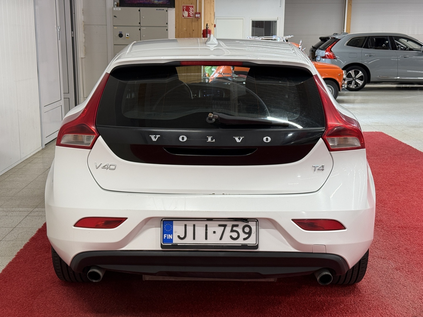 VOLVO V40 2013