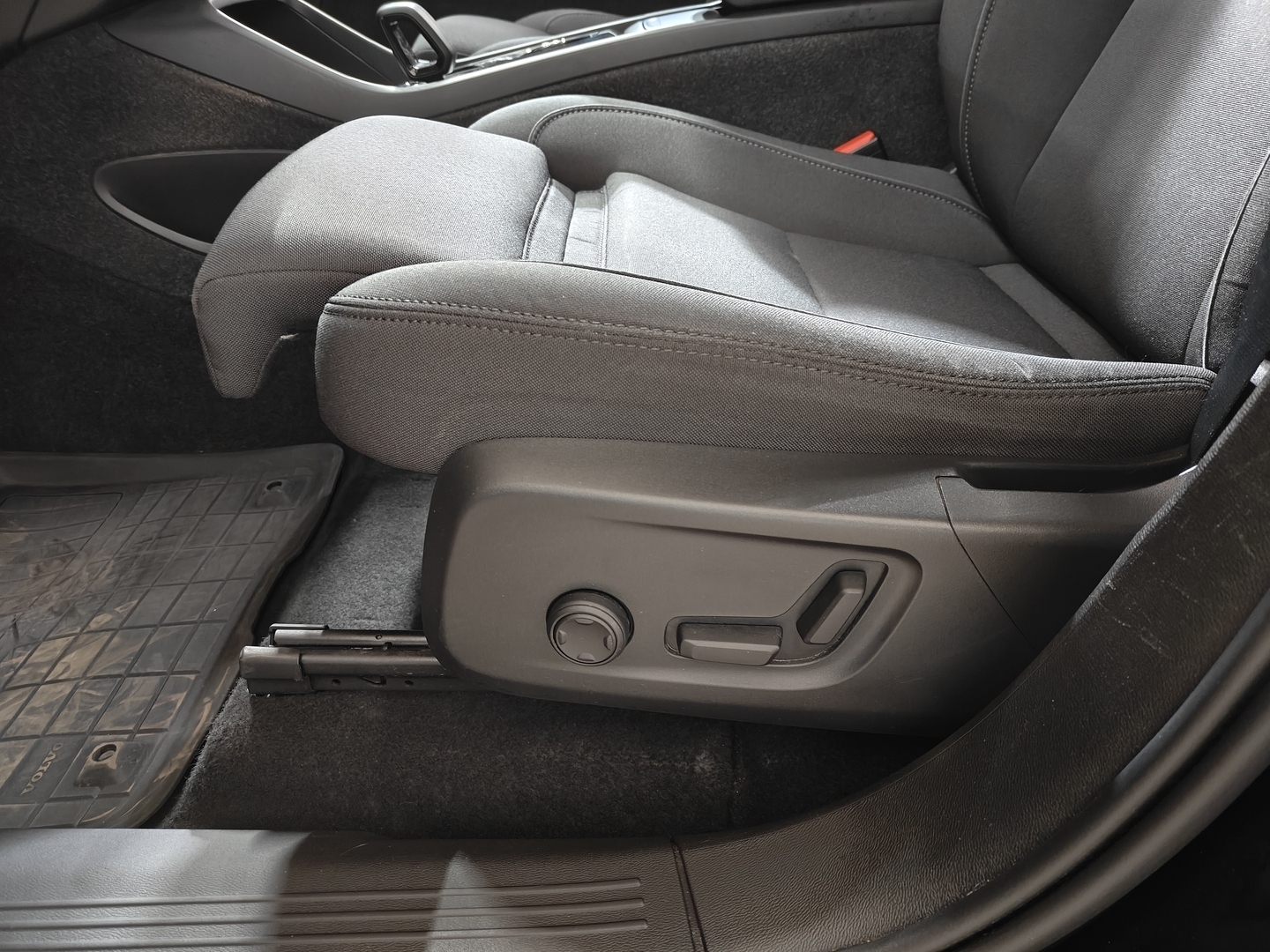VOLVO C40 2023