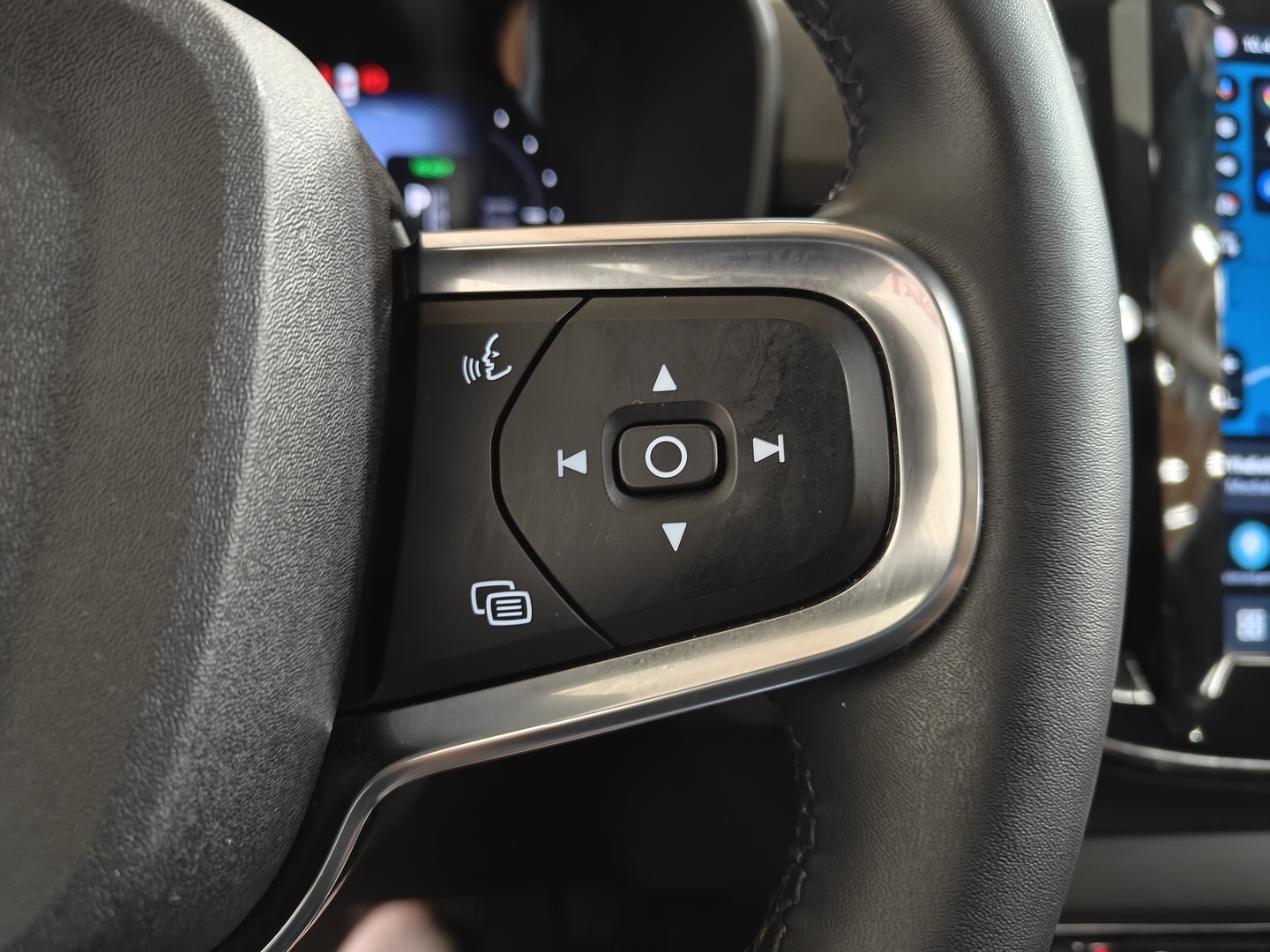 VOLVO C40 2023