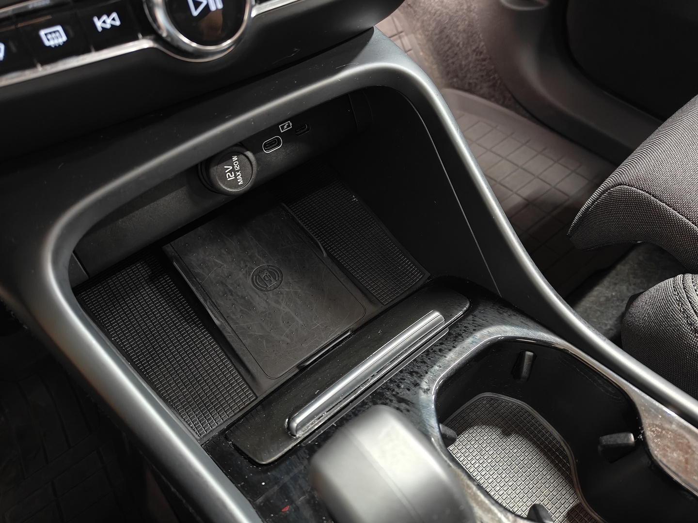 VOLVO C40 2023