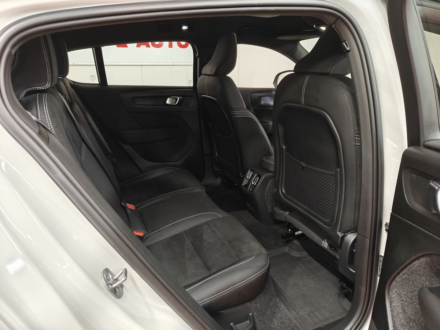 VOLVO C40 10