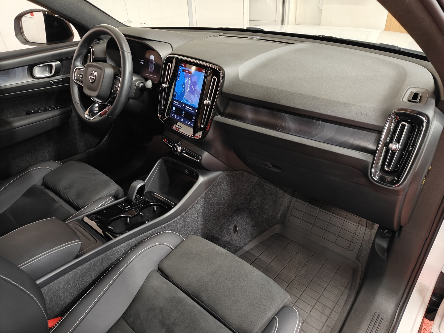 VOLVO C40 13