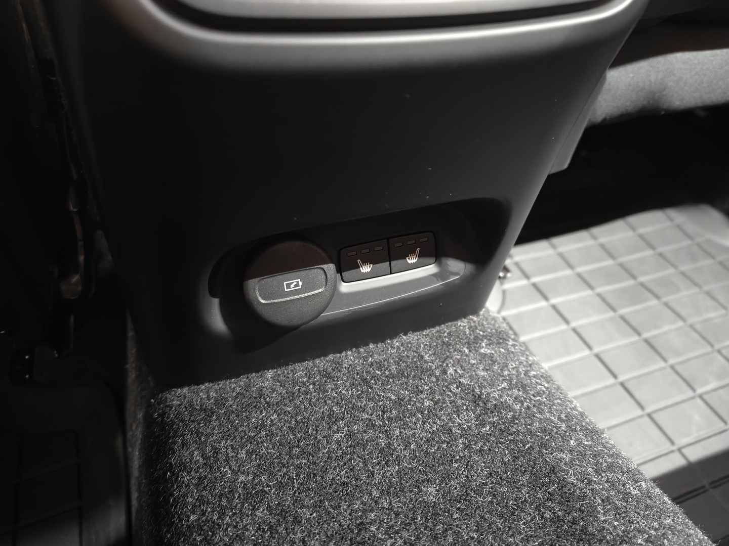 VOLVO C40 15