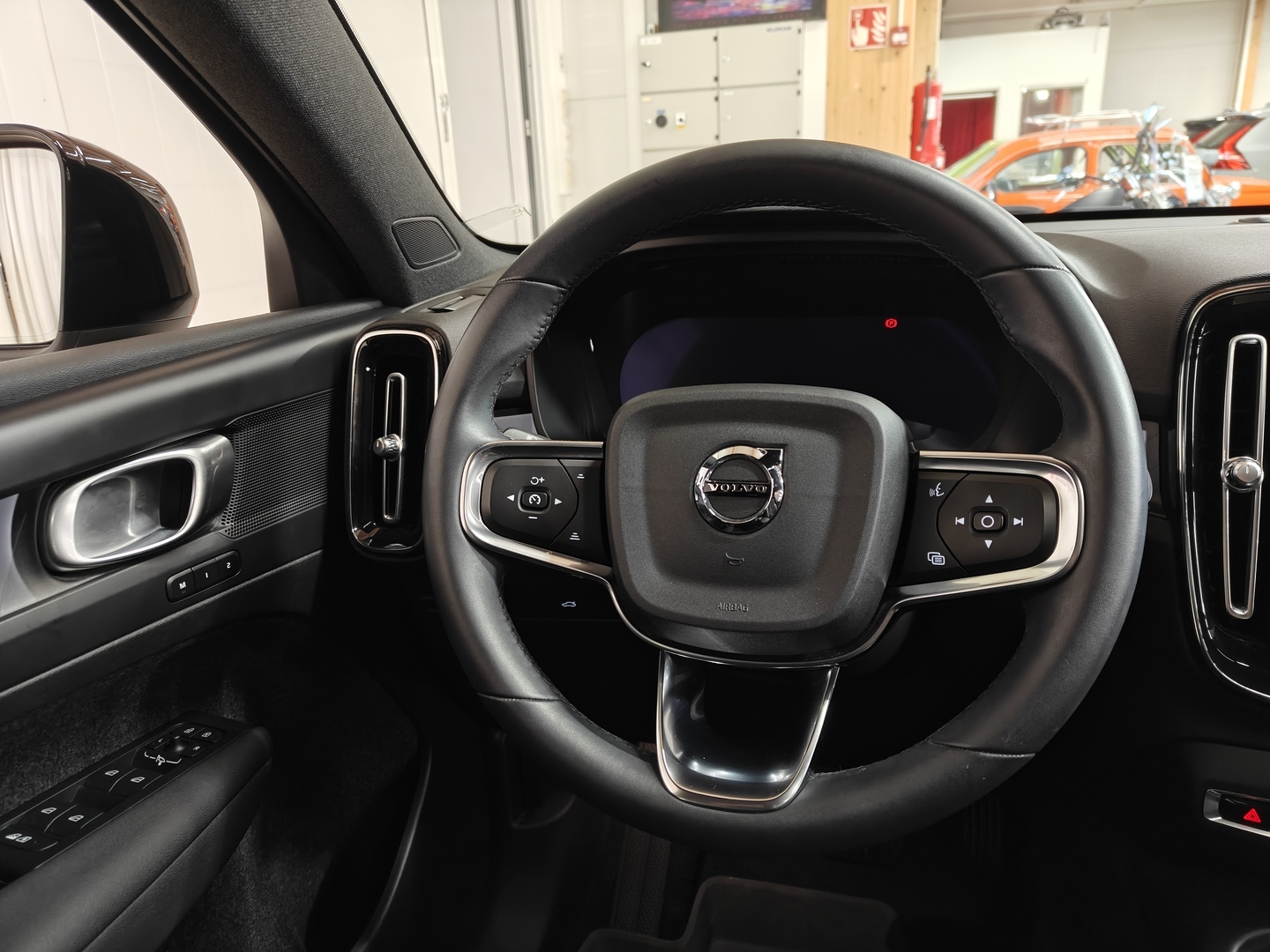 VOLVO C40 16