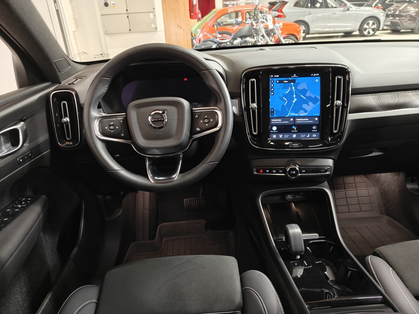 VOLVO C40 17